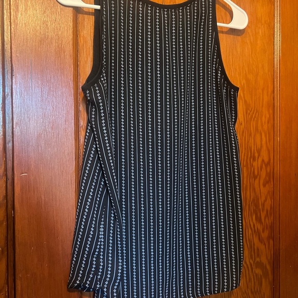 Women's Loft Black with Blue Detail Sleeveless Top Petite Size Small - Picture 4 of 5